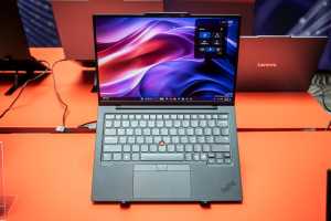Lenovo's ThinkPad X1 Carbon is a drool-worthy workhorse with a neat party trick