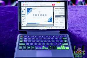 This Steam Deck competitor can turn into a tiny laptop